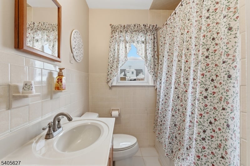 Carteret Boro, New Jersey, 07008, United States, 4 Bedrooms Bedrooms, ,3 BathroomsBathrooms,Residential,For Sale,2009745