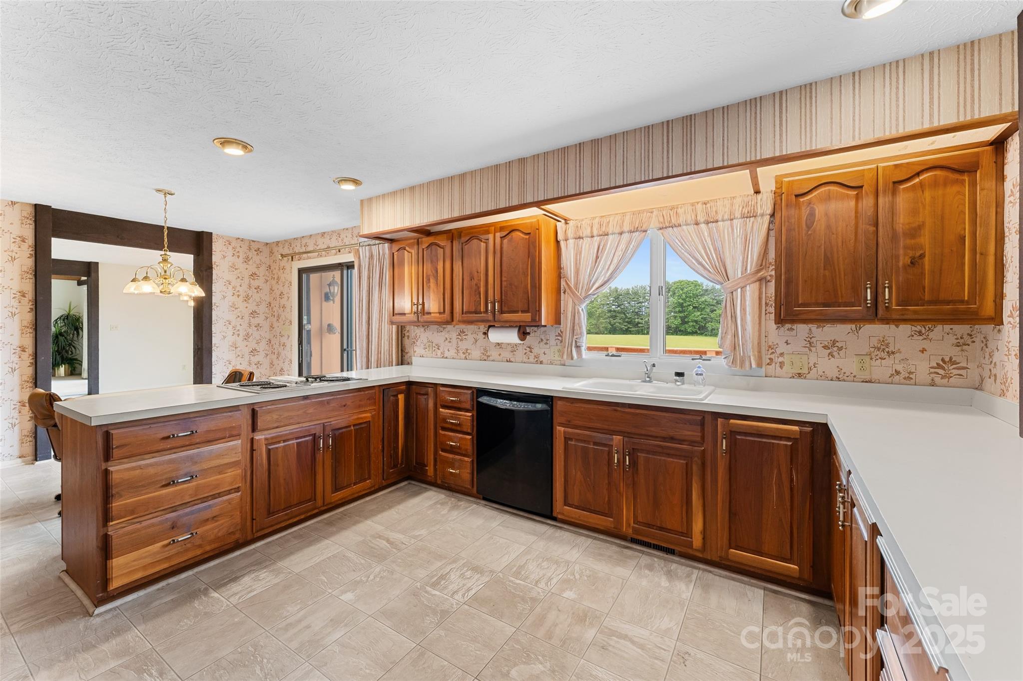 Asheville, North Carolina, 28806, United States, 4 Bedrooms Bedrooms, ,7 BathroomsBathrooms,Residential,For Sale,2001190