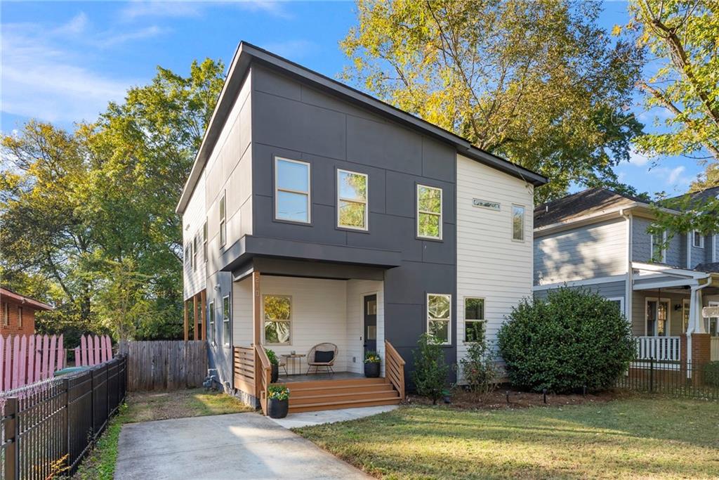 Atlanta, Georgia, 30317, United States, 5 Bedrooms Bedrooms, ,4 BathroomsBathrooms,Residential,For Sale,1989544