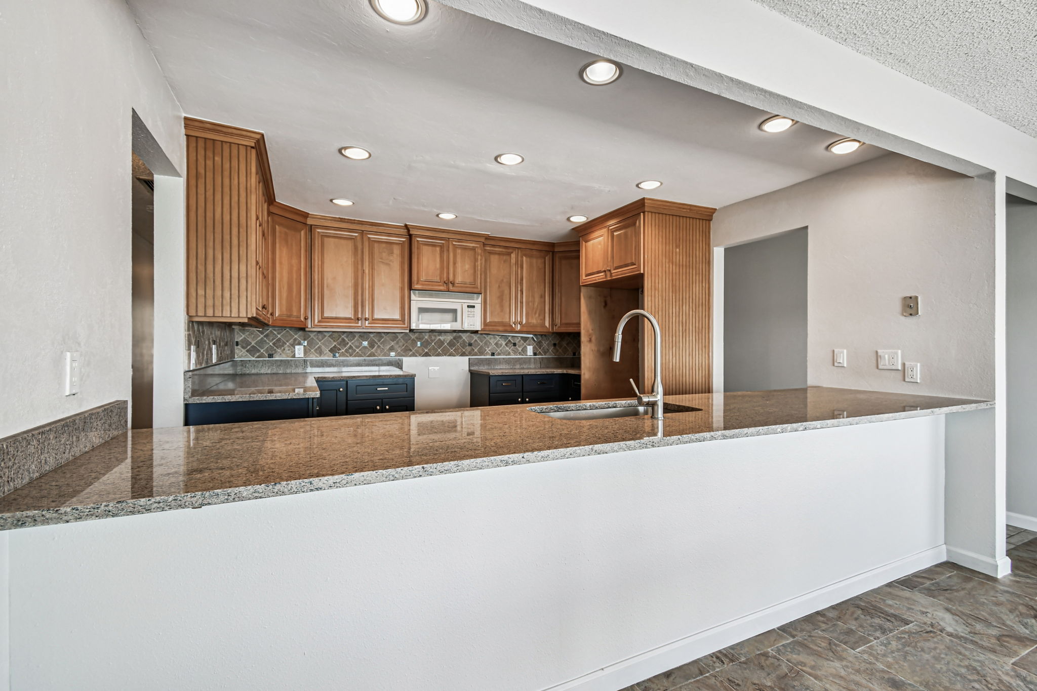 Madeira Beach, Florida, 33708, United States, 4 Bedrooms Bedrooms, ,2 BathroomsBathrooms,Residential,For Sale,2005483