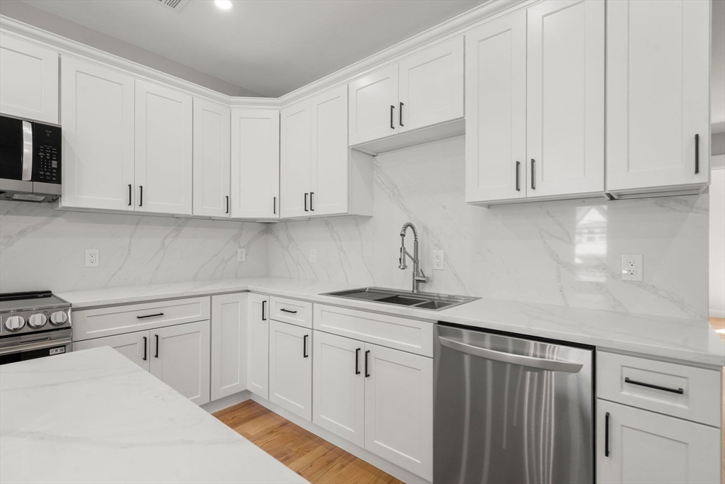 Boston, Massachusetts, 02125, United States, 3 Bedrooms Bedrooms, ,2 BathroomsBathrooms,Residential,For Sale,1986557