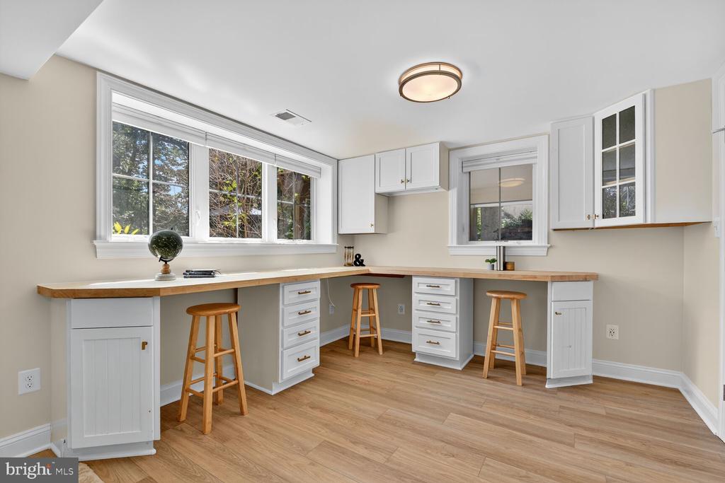 Arlington, Virginia, 22213, United States, 5 Bedrooms Bedrooms, ,5 BathroomsBathrooms,Residential,For Sale,1982488