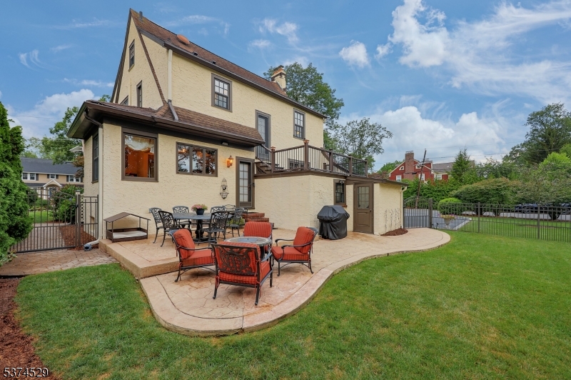 Westfield Town, New Jersey, 07090, United States, 3 Bedrooms Bedrooms, ,2 BathroomsBathrooms,Residential,For Sale,1940916