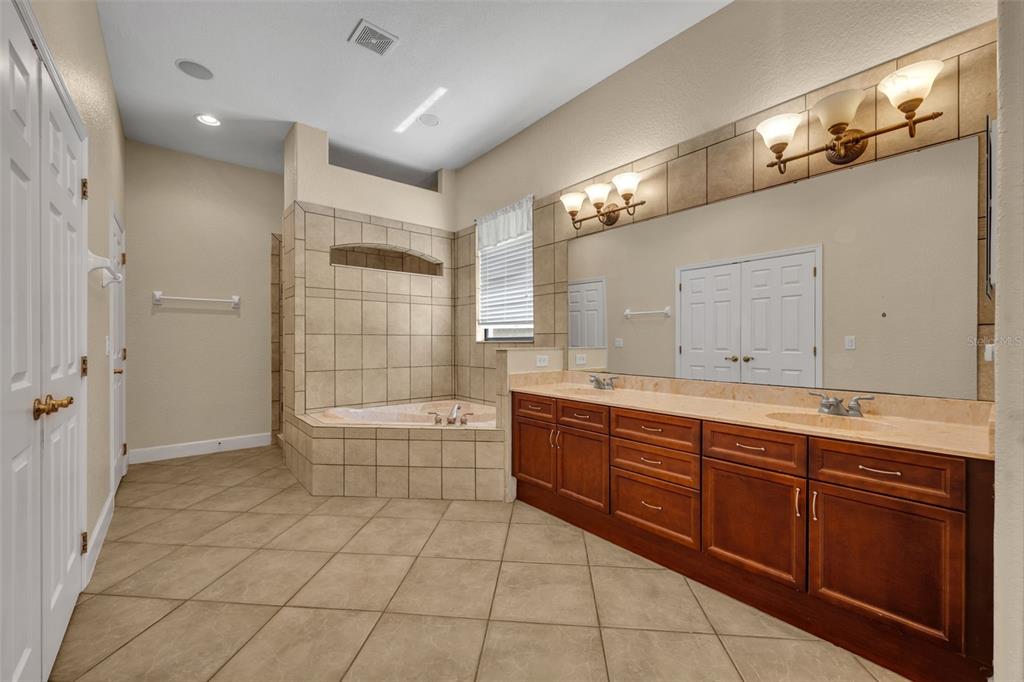 Orlando, Florida, 32832, United States, 4 Bedrooms Bedrooms, ,4 BathroomsBathrooms,Residential,For Sale,1901368