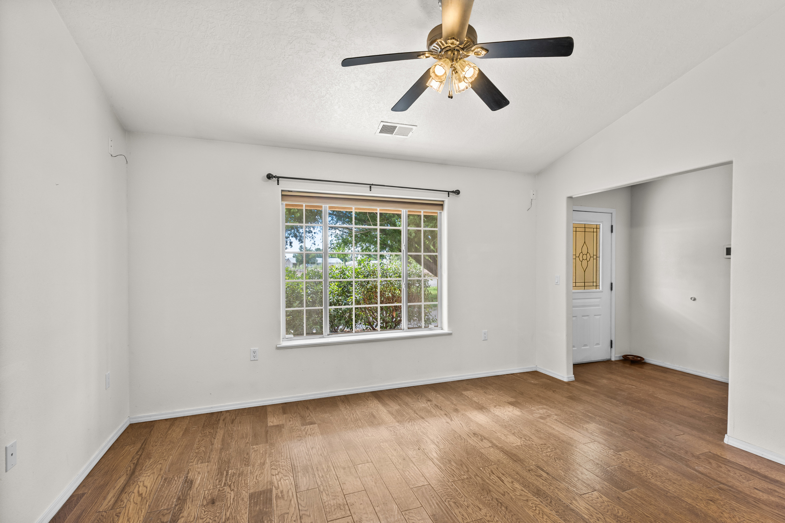 Belen, New Mexico, 87002, United States, 3 Bedrooms Bedrooms, ,2 BathroomsBathrooms,Residential,For Sale,1914205