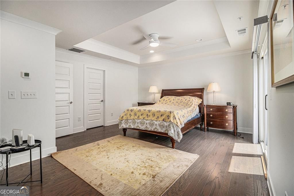 Atlanta, Georgia, 30324, United States, 4 Bedrooms Bedrooms, ,5 BathroomsBathrooms,Residential,For Sale,1909913