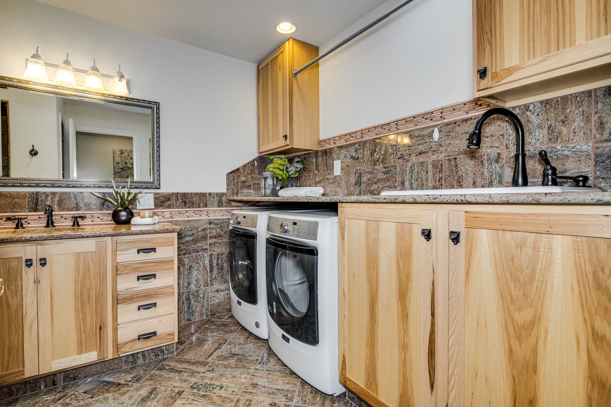 Cheyenne, Wyoming, 82009, United States, 5 Bedrooms Bedrooms, ,3 BathroomsBathrooms,Residential,For Sale,1981305