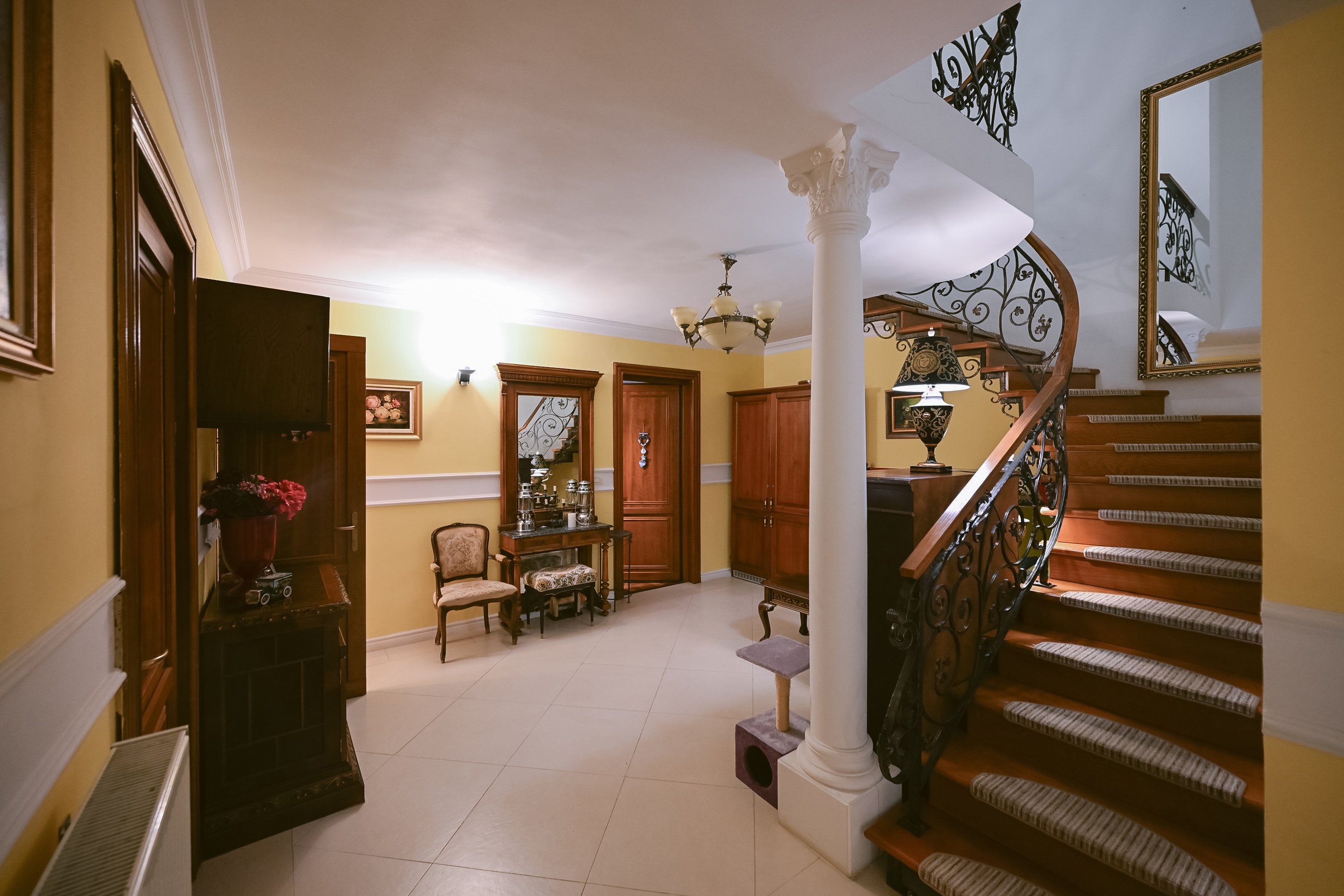  “La Conac” House, Versatile Estate with Heated Indoor Pool, Arad - 物件實景