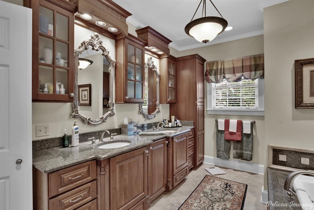 Shreveport, Louisiana, 71106, United States, 5 Bedrooms Bedrooms, ,4 BathroomsBathrooms,Residential,For Sale,1779420