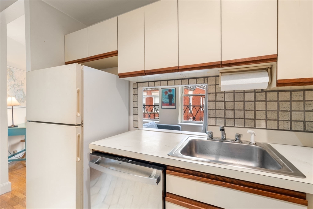 Boston, Massachusetts, 02113, United States, 1 Bedroom Bedrooms, ,1 BathroomBathrooms,Residential,For Sale,1890187