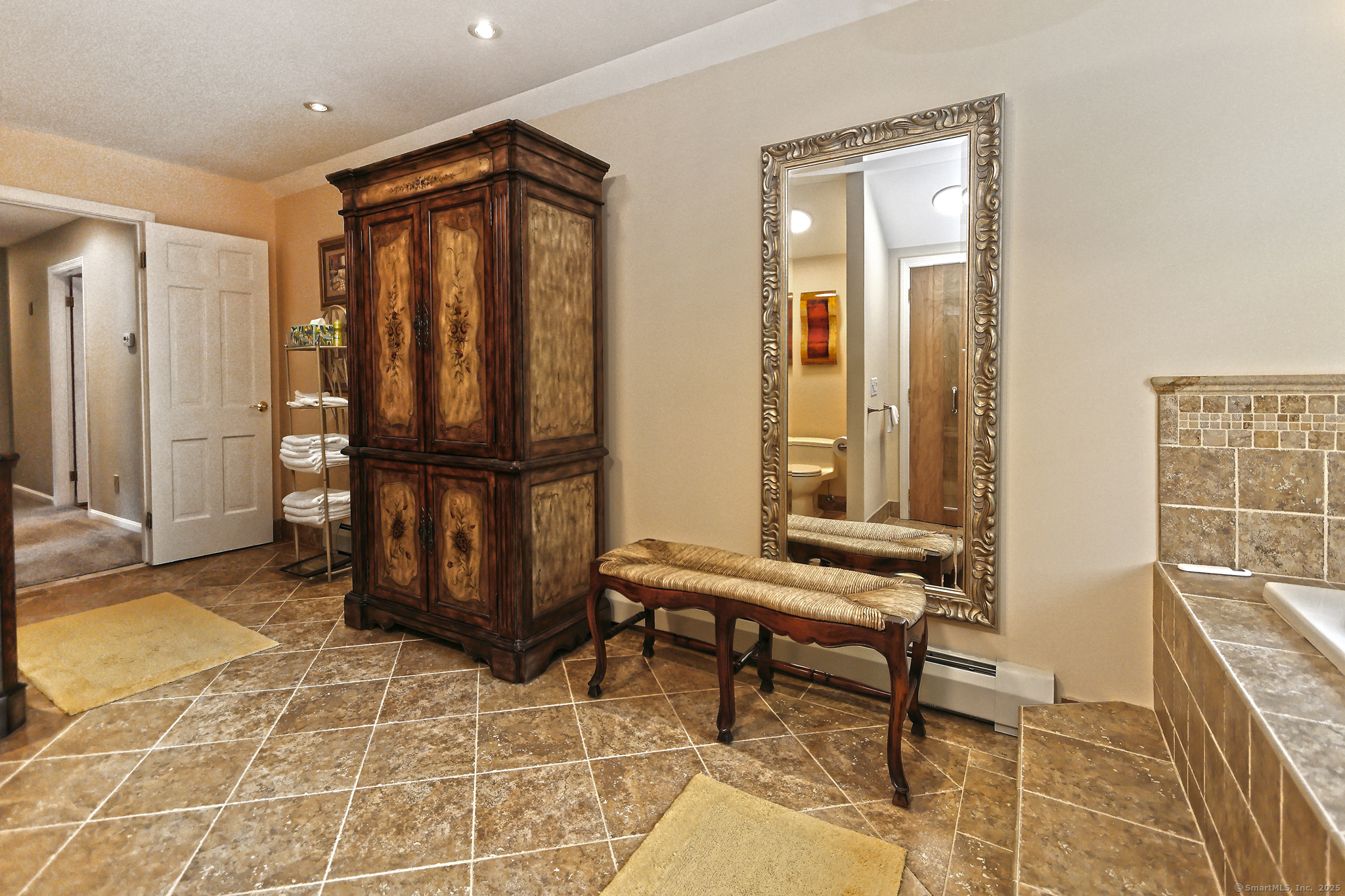Orange, Connecticut, 06477, United States, 3 Bedrooms Bedrooms, ,3 BathroomsBathrooms,Residential,For Sale,1911286