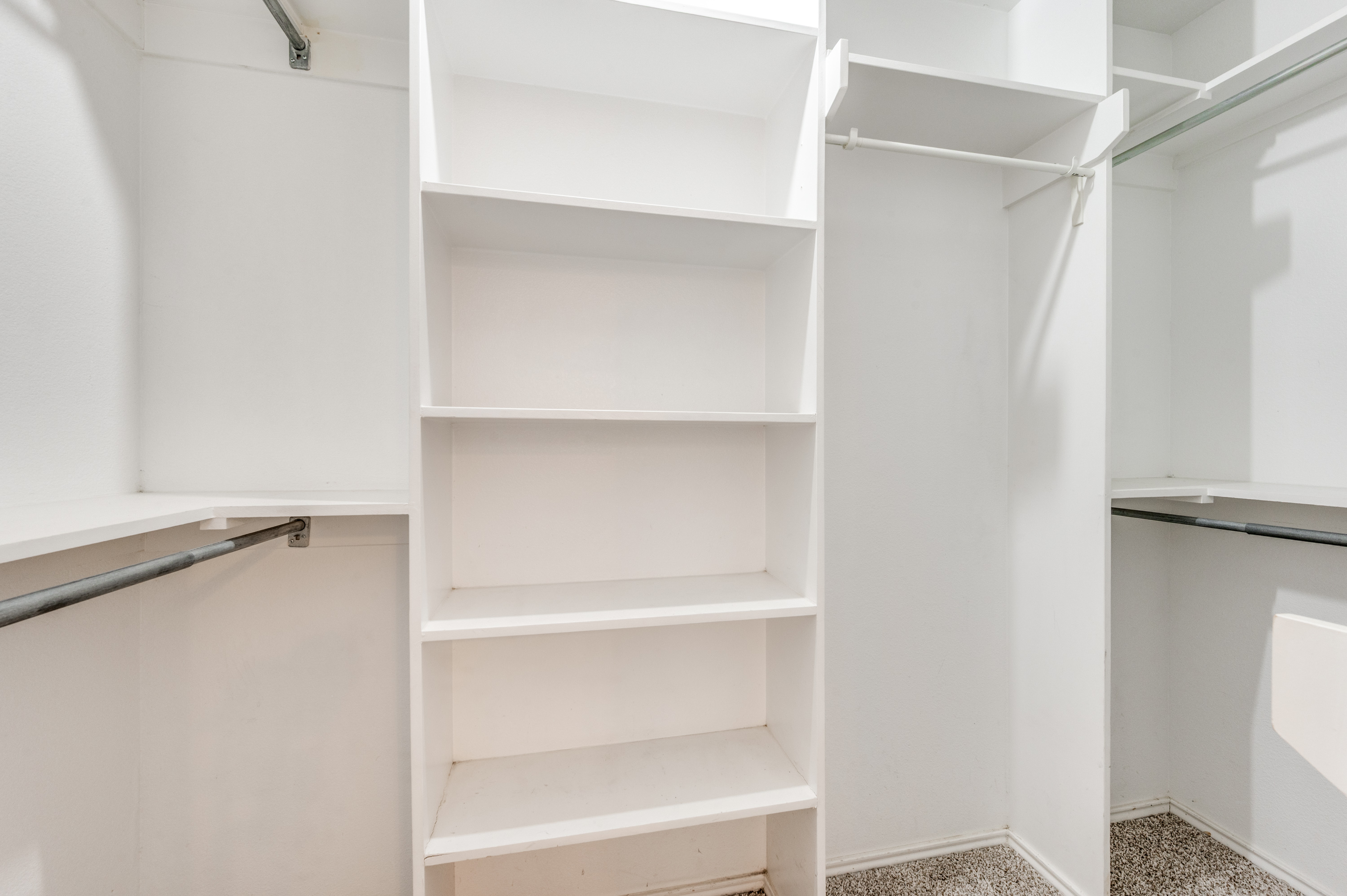  Move-In Ready Townhome: Prime Location, and Private Outdoor Space - 物件實景