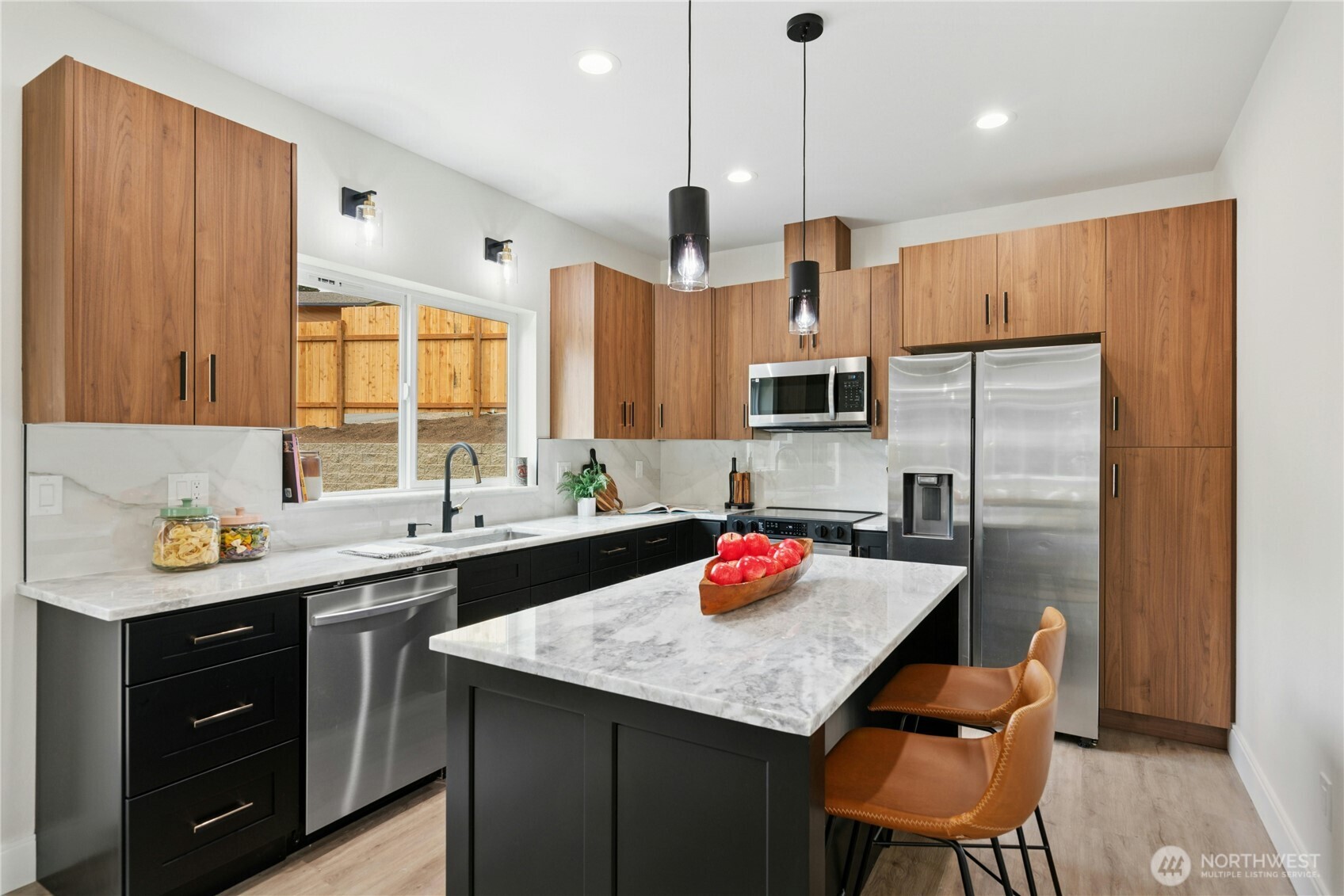 Everett, Washington, 98208, United States, 4 Bedrooms Bedrooms, ,2 BathroomsBathrooms,Residential,For Sale,1827373
