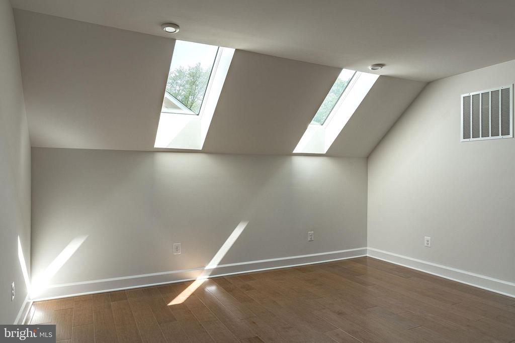 Ashburn, Virginia, 20148, United States, 3 Bedrooms Bedrooms, ,3 BathroomsBathrooms,Residential,For Sale,1841831
