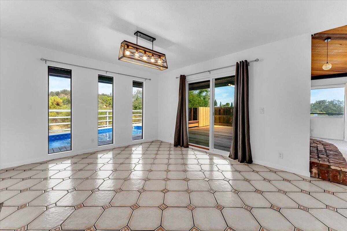Redding, California, 96001, United States, 4 Bedrooms Bedrooms, ,3 BathroomsBathrooms,Residential,For Sale,1948468