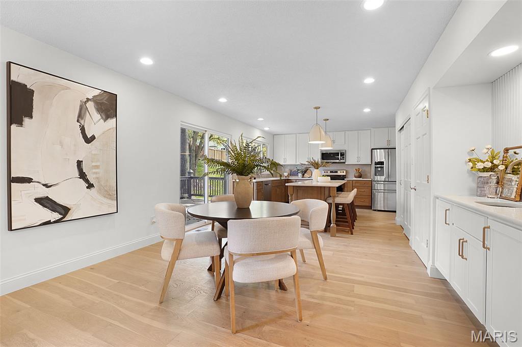 Ellisville, Missouri, 63011, United States, 4 Bedrooms Bedrooms, ,3 BathroomsBathrooms,Residential,For Sale,1989031