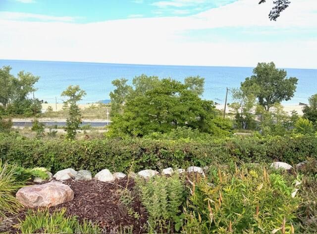 St. Joseph, Michigan, 49085, United States, 2 Bedrooms Bedrooms, ,4 BathroomsBathrooms,Residential,For Sale,1949511