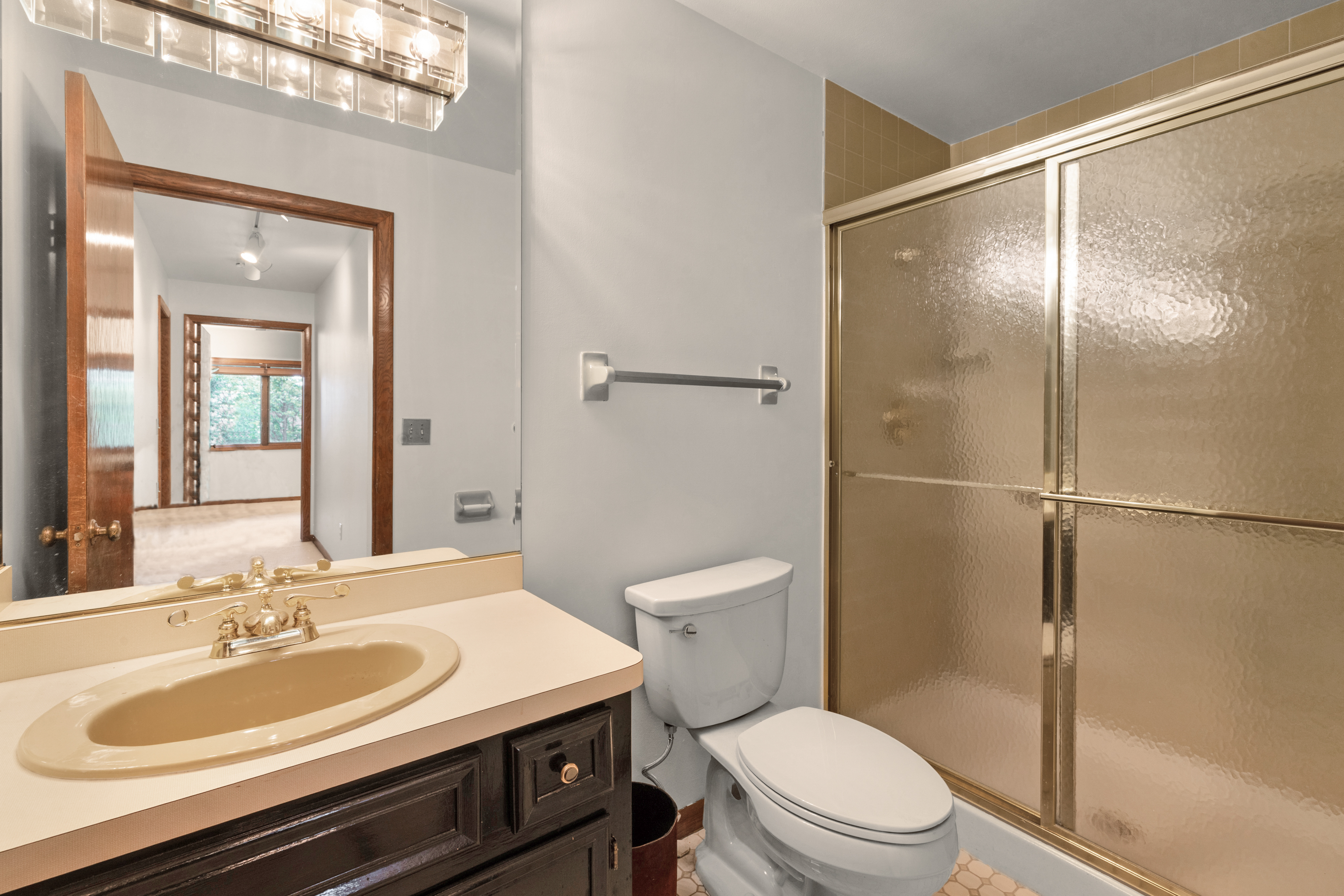  Hidden Urban Oasis: Two-Bedroom Condo with Pool & 2 Parking Spaces - 物件實景