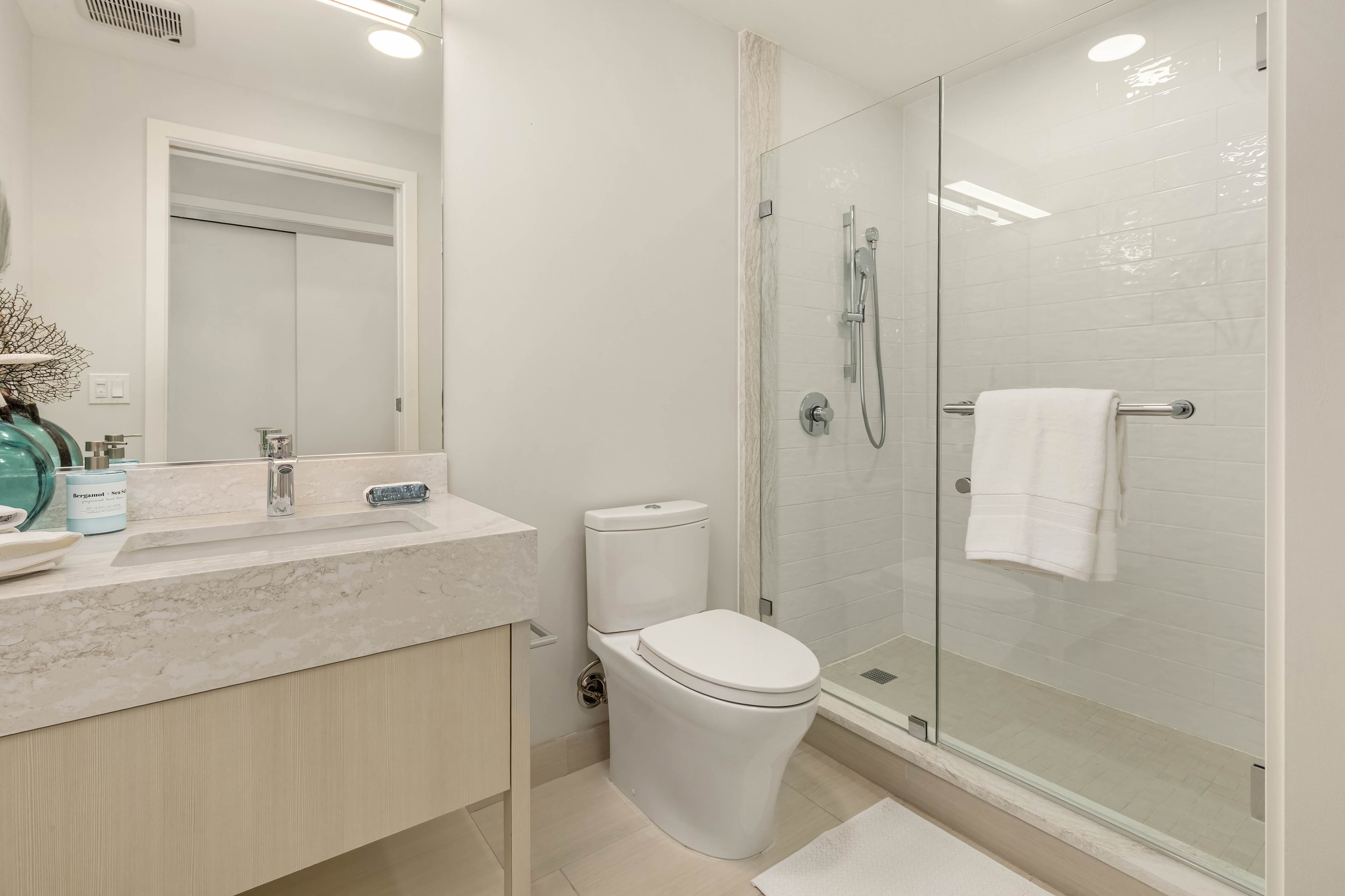  1250 Alki Ave SW Unit #PHA, Seattle, WA 98116 - 物件實景