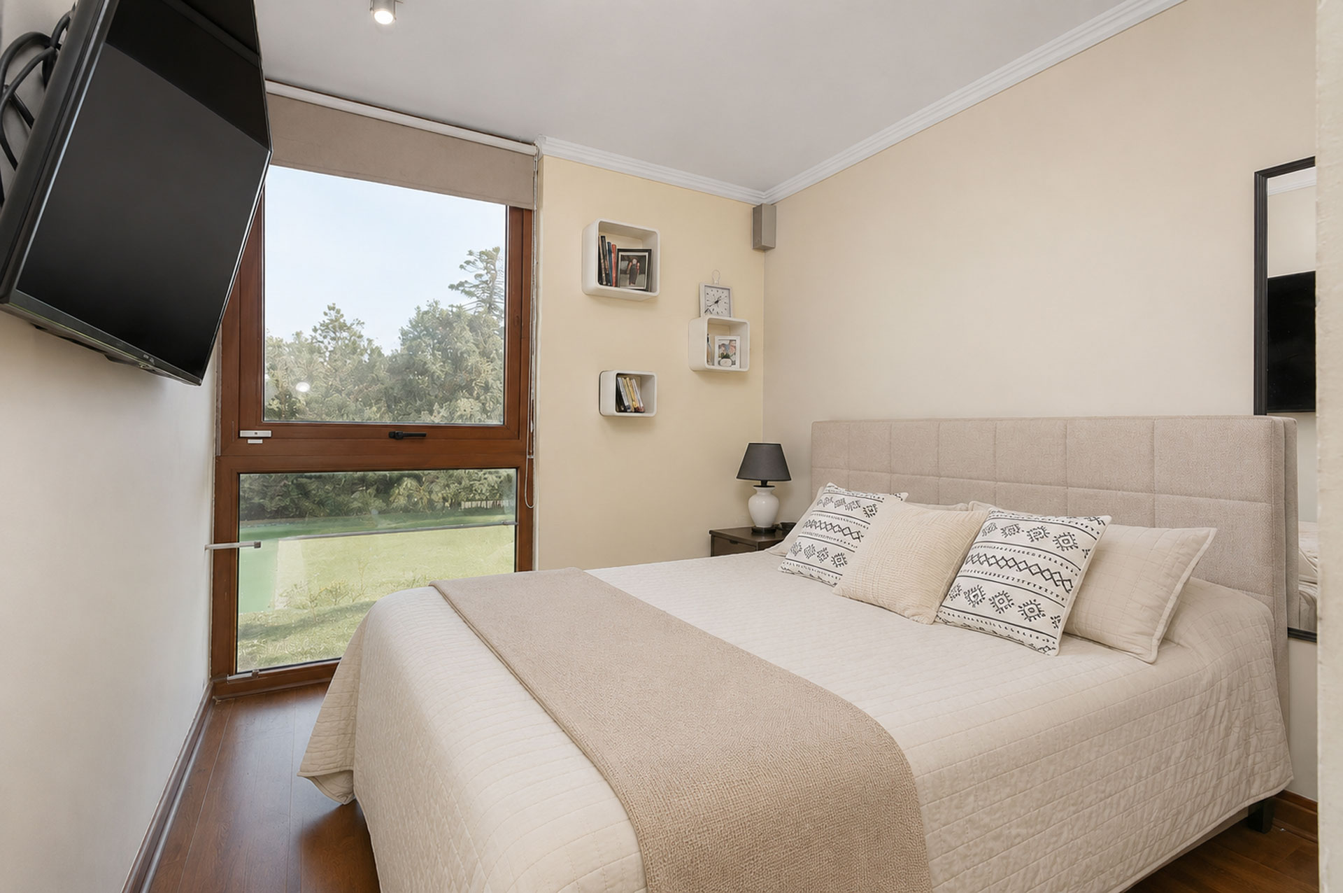  Modern home with generous living spaces,  in La Reina Alta - 物件實景