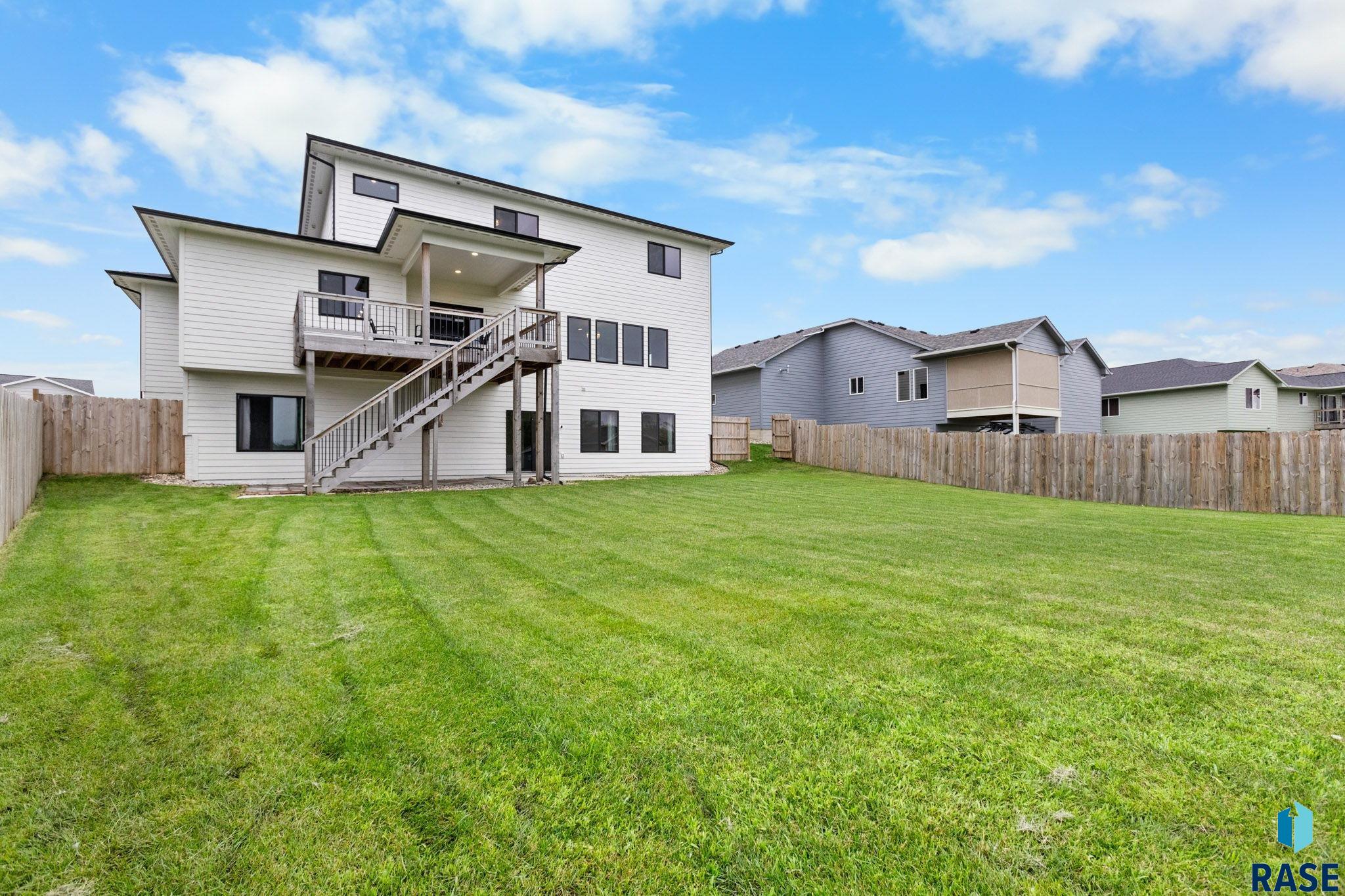 Sioux Falls, South Dakota, 57103, United States, 6 Bedrooms Bedrooms, ,4 BathroomsBathrooms,Residential,For Sale,1898339