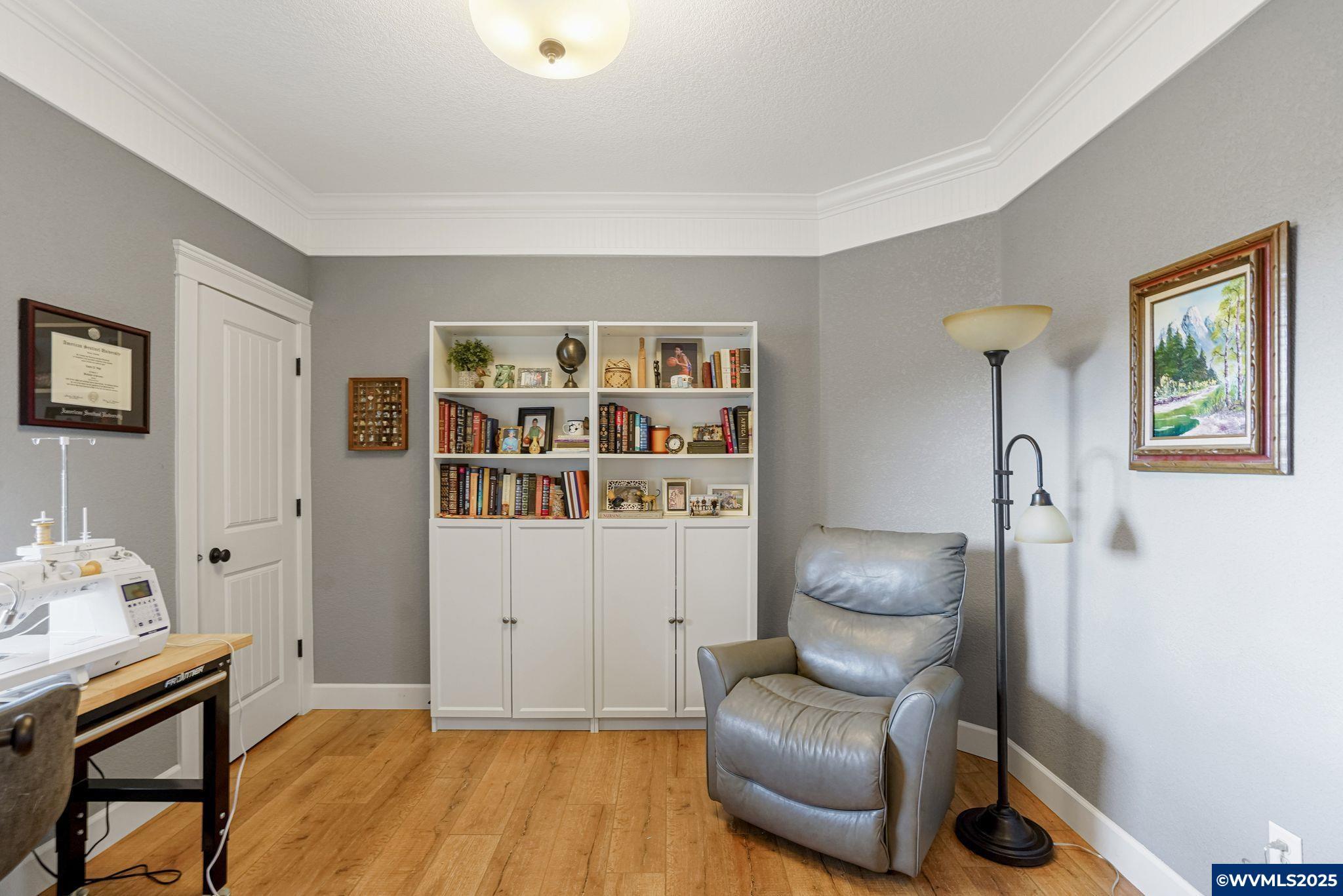 Dallas, Oregon, 97338, United States, 4 Bedrooms Bedrooms, ,2 BathroomsBathrooms,Residential,For Sale,1991904