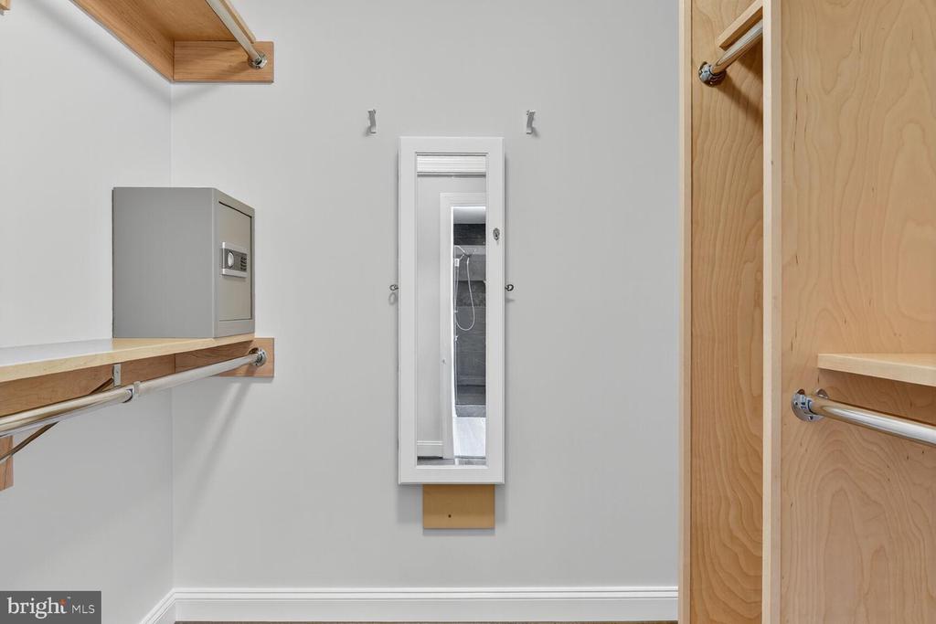 Arlington, Virginia, 22213, United States, 5 Bedrooms Bedrooms, ,5 BathroomsBathrooms,Residential,For Sale,1982488