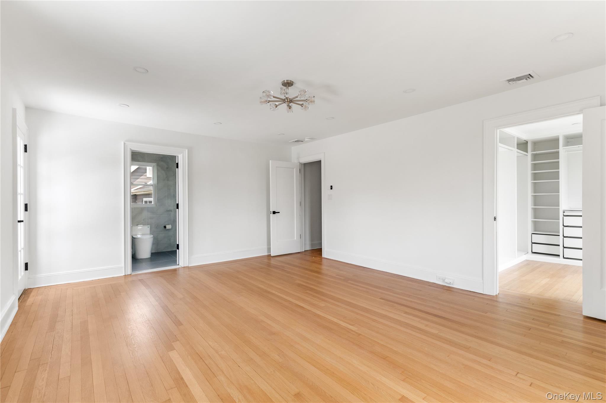  220 Pomander Road, Mineola, NY, 11501 - 物件實景