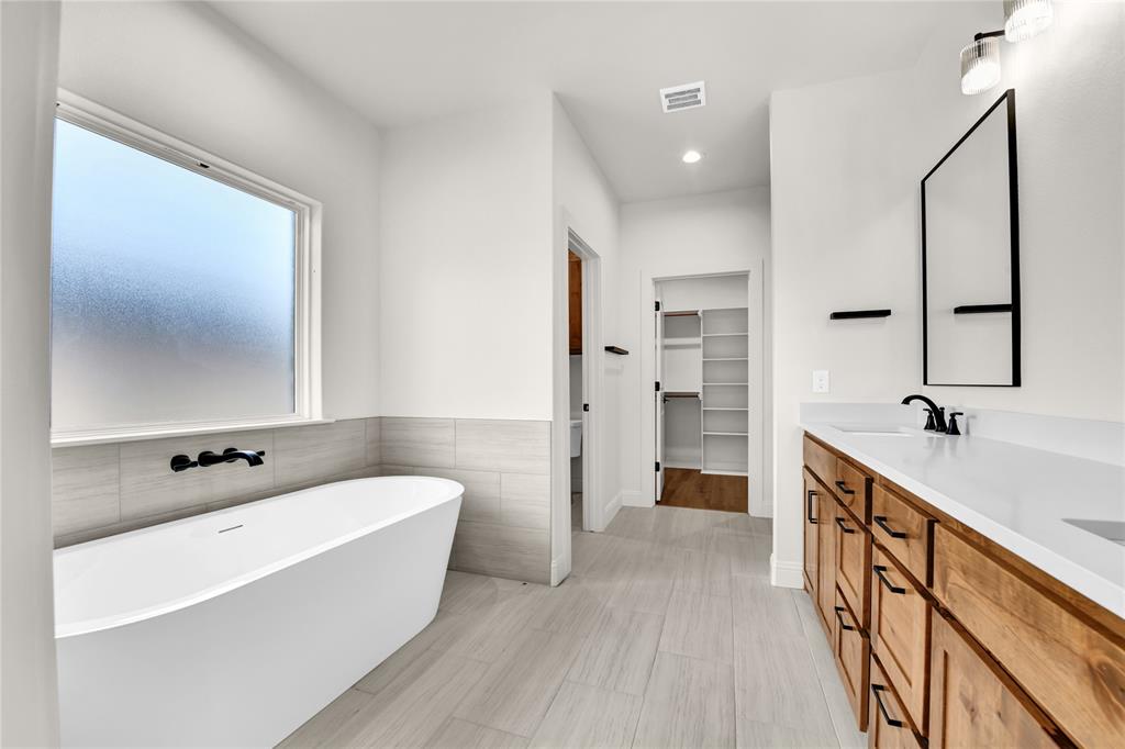 Millsap, Texas, 76066, United States, 4 Bedrooms Bedrooms, ,3 BathroomsBathrooms,Residential,For Sale,1980823