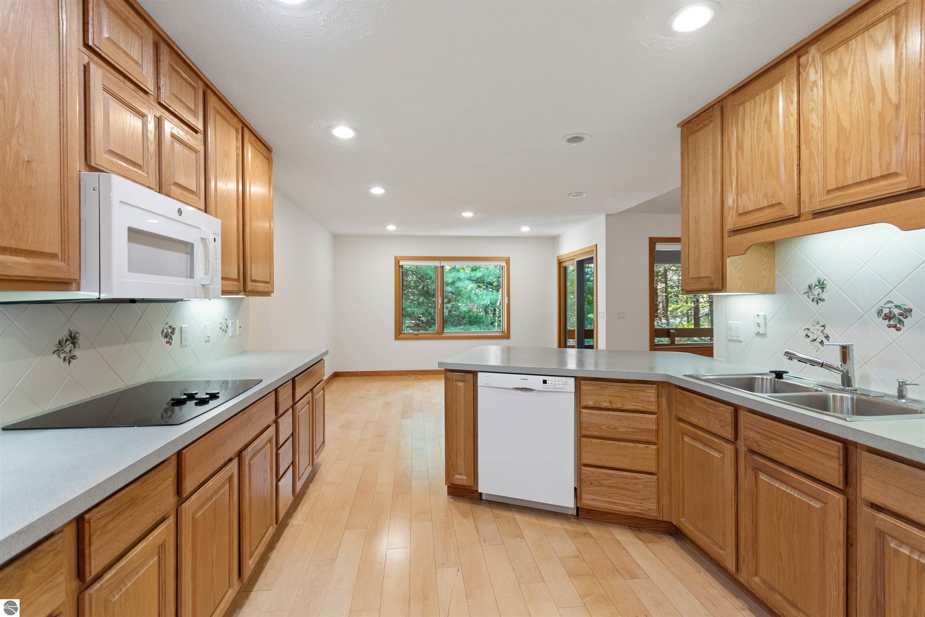Traverse City, Michigan, 49686, United States, 3 Bedrooms Bedrooms, ,3 BathroomsBathrooms,Residential,For Sale,1942277