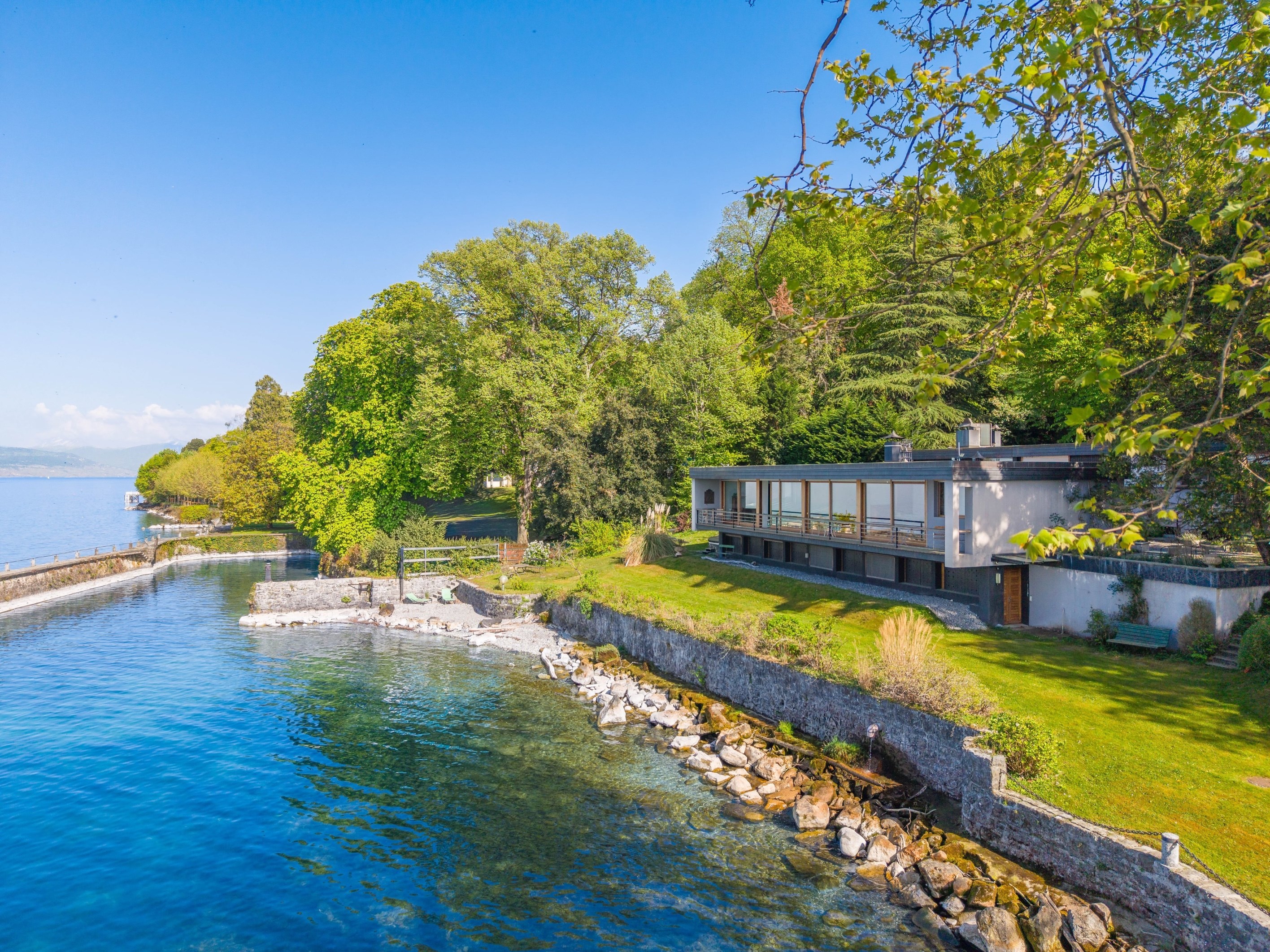  EXCEPTIONAL SALE: ARCHITECT-DESIGNED WATERFRONT VILLA - 物件實景