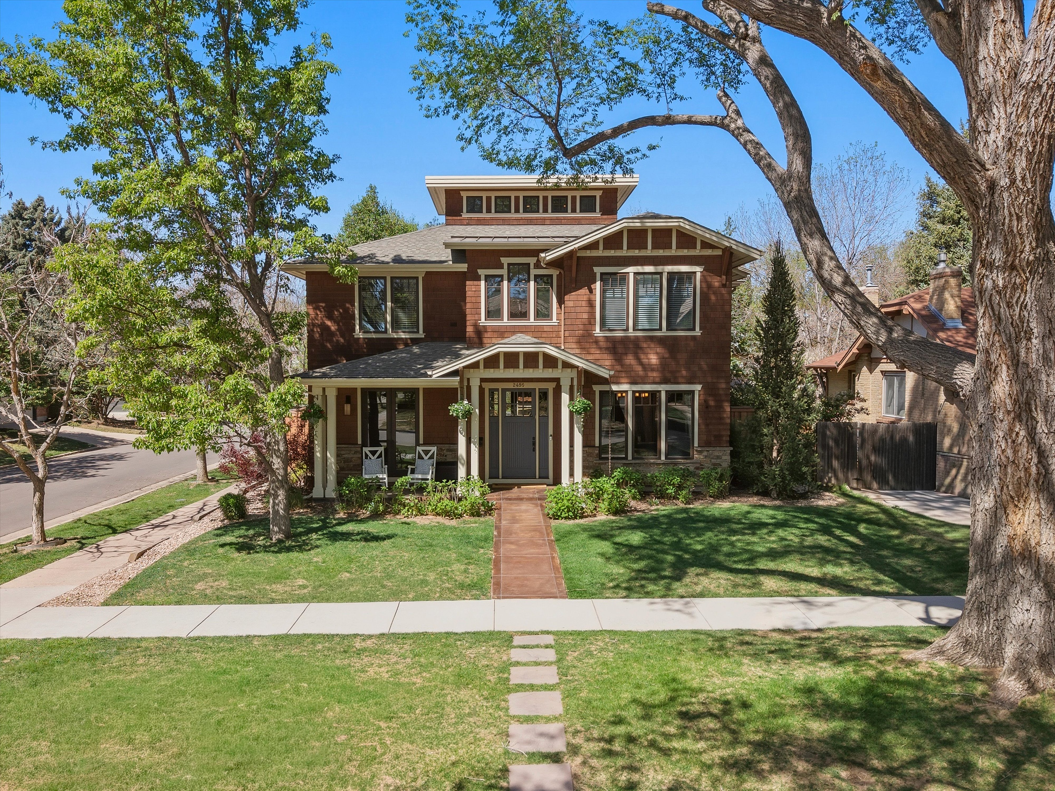  Exceptional residence offers refined living on a quiet, non cut-through street - 物件實景