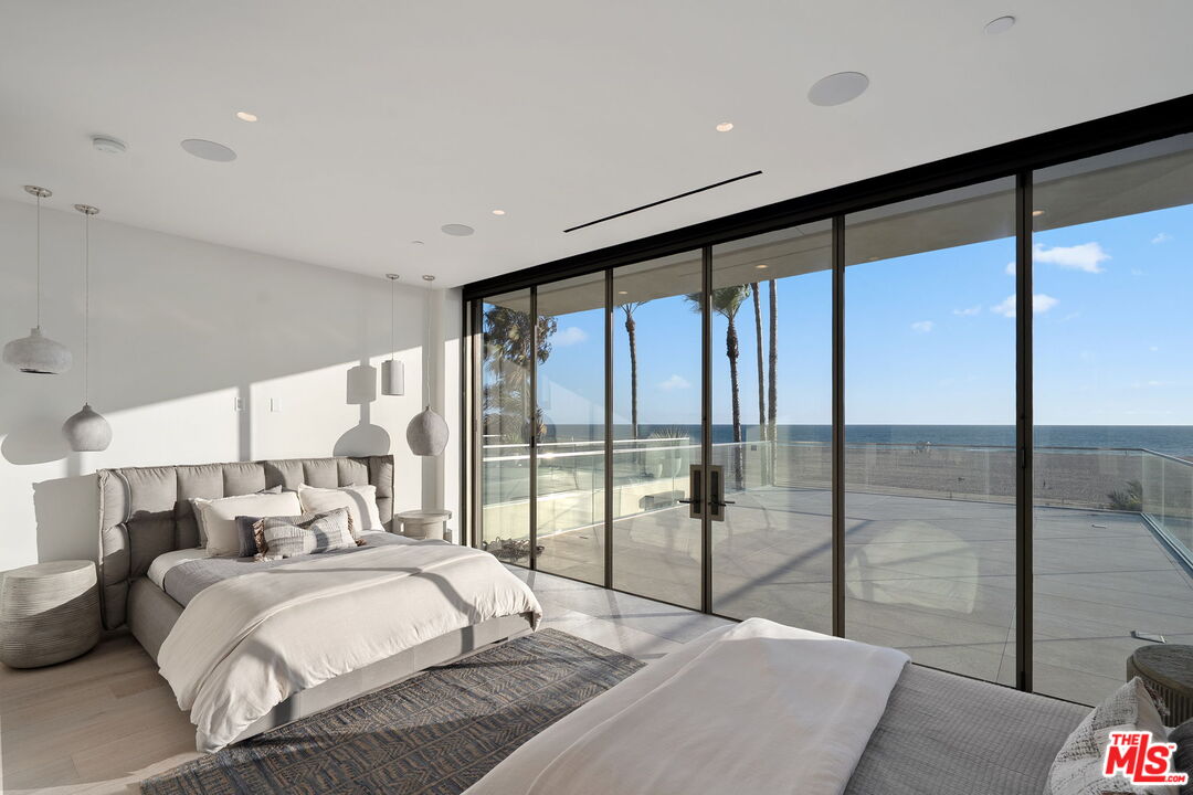 Santa Monica, California, 90403, United States, 7 Bedrooms Bedrooms, ,9 BathroomsBathrooms,Residential,For Sale,1955538