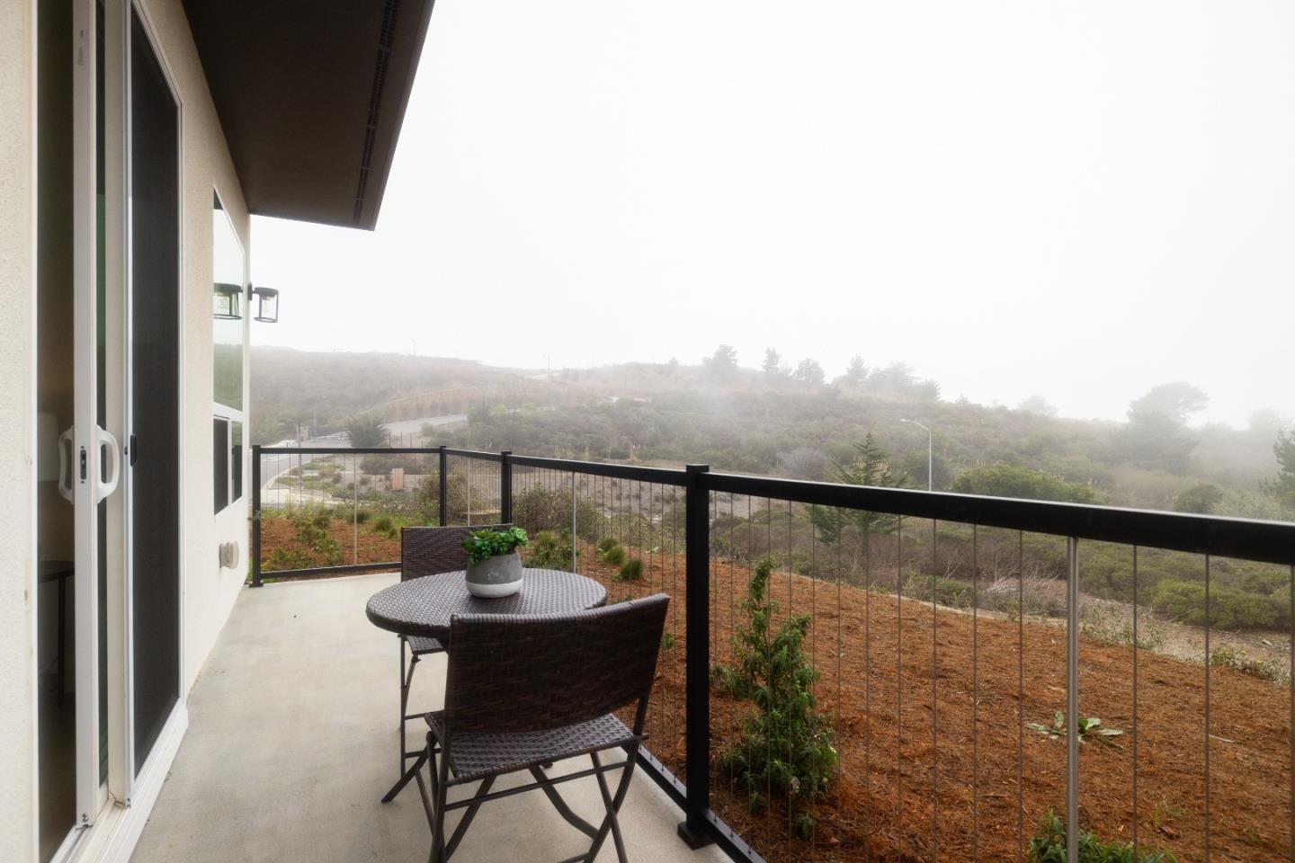 Pacifica, California, 94044, United States, 2 Bedrooms Bedrooms, ,3 BathroomsBathrooms,Residential,For Sale,1989147