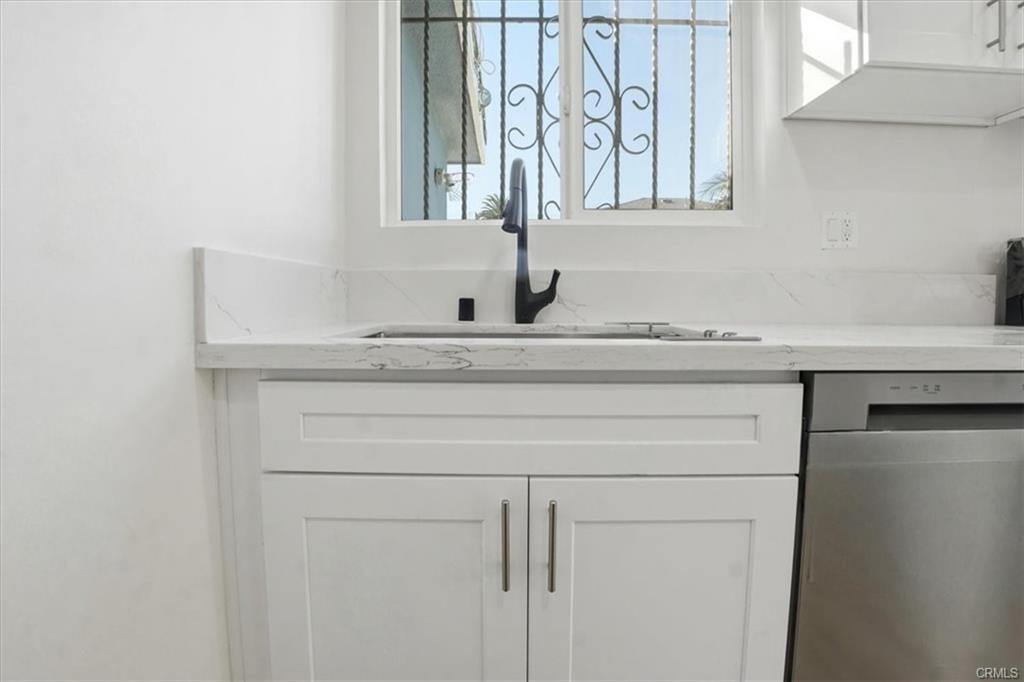 Los Angeles, California, 90003, United States, 5 Bedrooms Bedrooms, ,Residential,For Sale,2007748