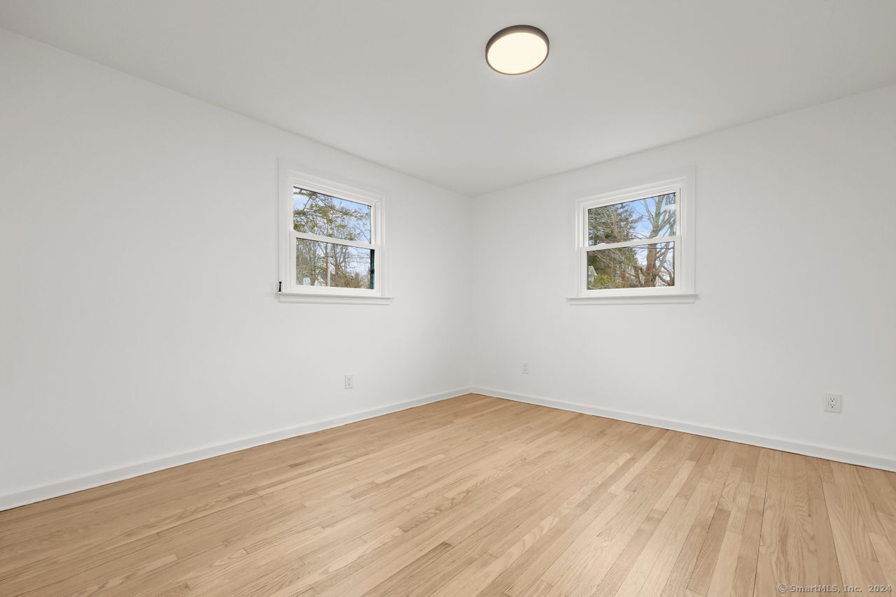 Milford, Connecticut, 06460, United States, 5 Bedrooms Bedrooms, ,3 BathroomsBathrooms,Residential,For Sale,1913239