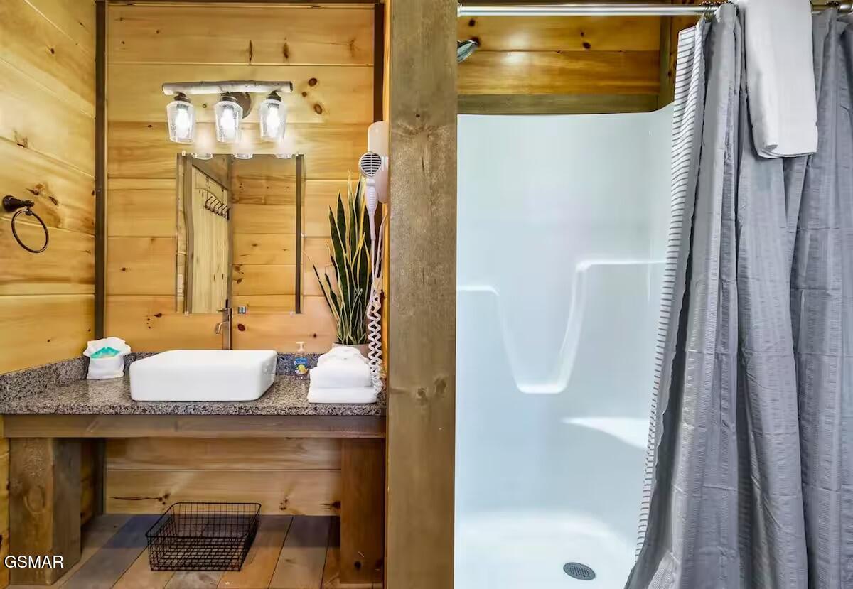 Sevierville, Tennessee, 37876, United States, 3 Bedrooms Bedrooms, ,5 BathroomsBathrooms,Residential,For Sale,1976900