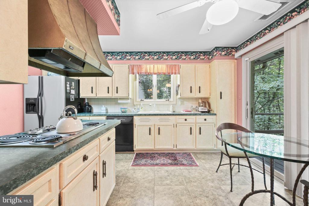 Fredericksburg, Virginia, 22401, United States, 4 Bedrooms Bedrooms, ,4 BathroomsBathrooms,Residential,For Sale,1917232