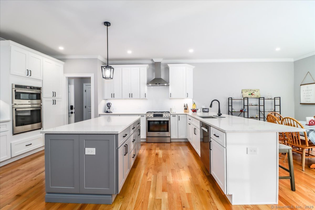 New Milford, Connecticut, 06776, United States, 2 Bedrooms Bedrooms, ,3 BathroomsBathrooms,Residential,For Sale,1875818