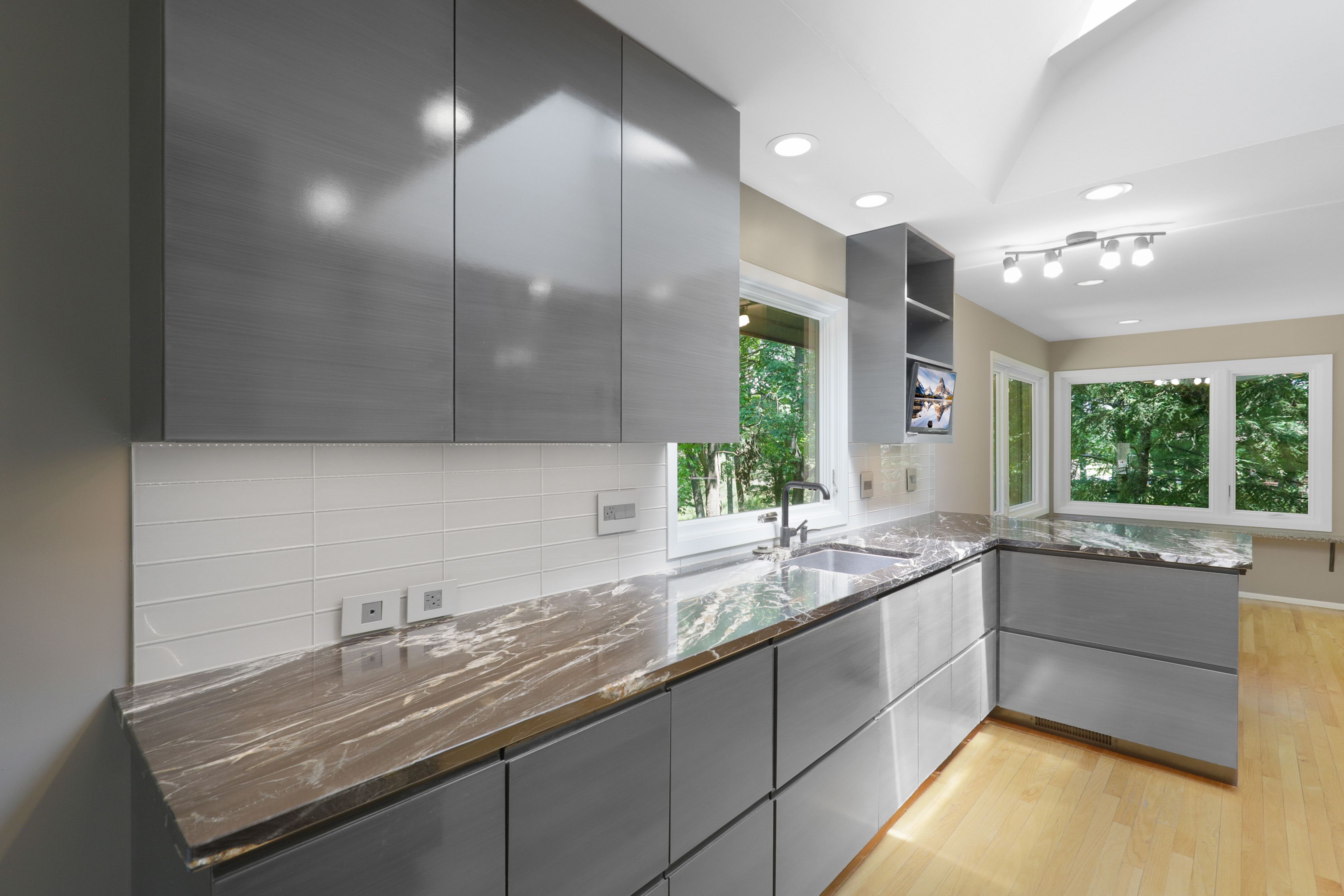  Secluded Wooded Retreat with Beautifully Updated Interiors - 物件實景