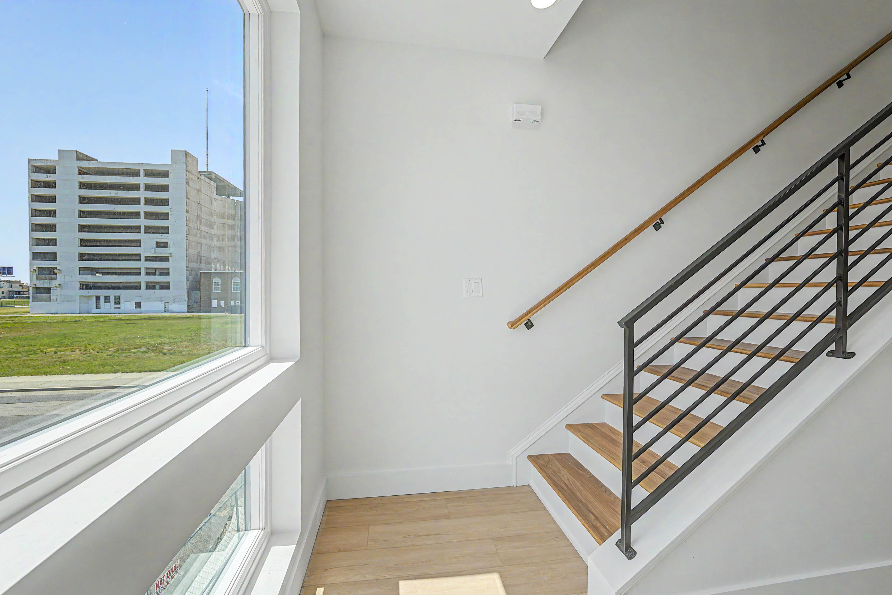  105 B Westminster Avenue - 物件實景