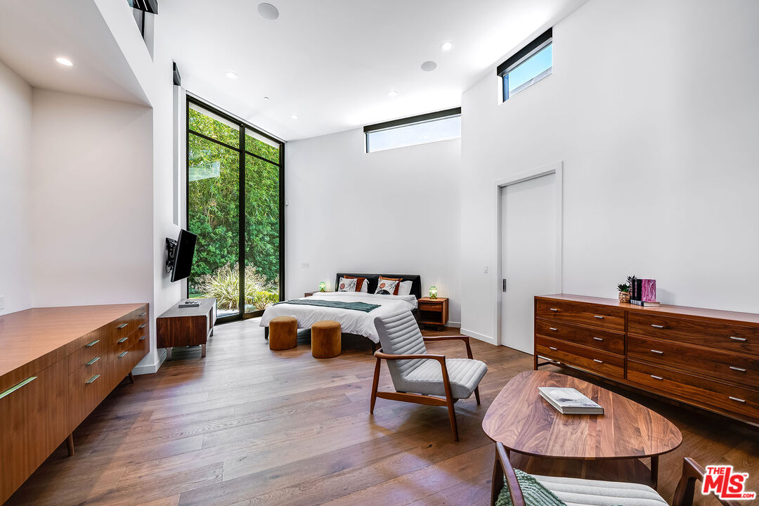 Beverly Hills, California, 90210, United States, 7 Bedrooms Bedrooms, ,2 BathroomsBathrooms,Residential,For Sale,1896171