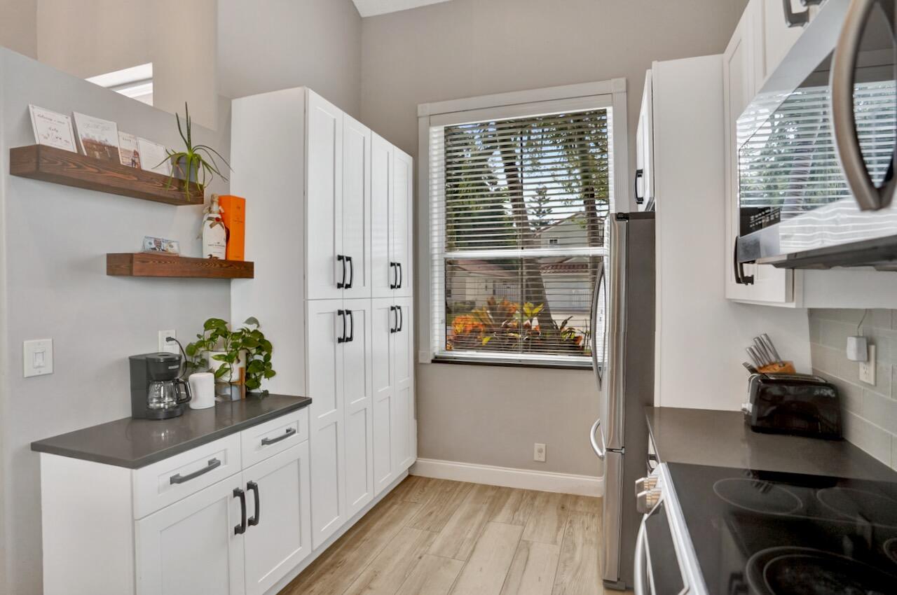 Lake Worth, Florida, 33463, United States, 3 Bedrooms Bedrooms, ,3 BathroomsBathrooms,Residential,For Sale,1940163