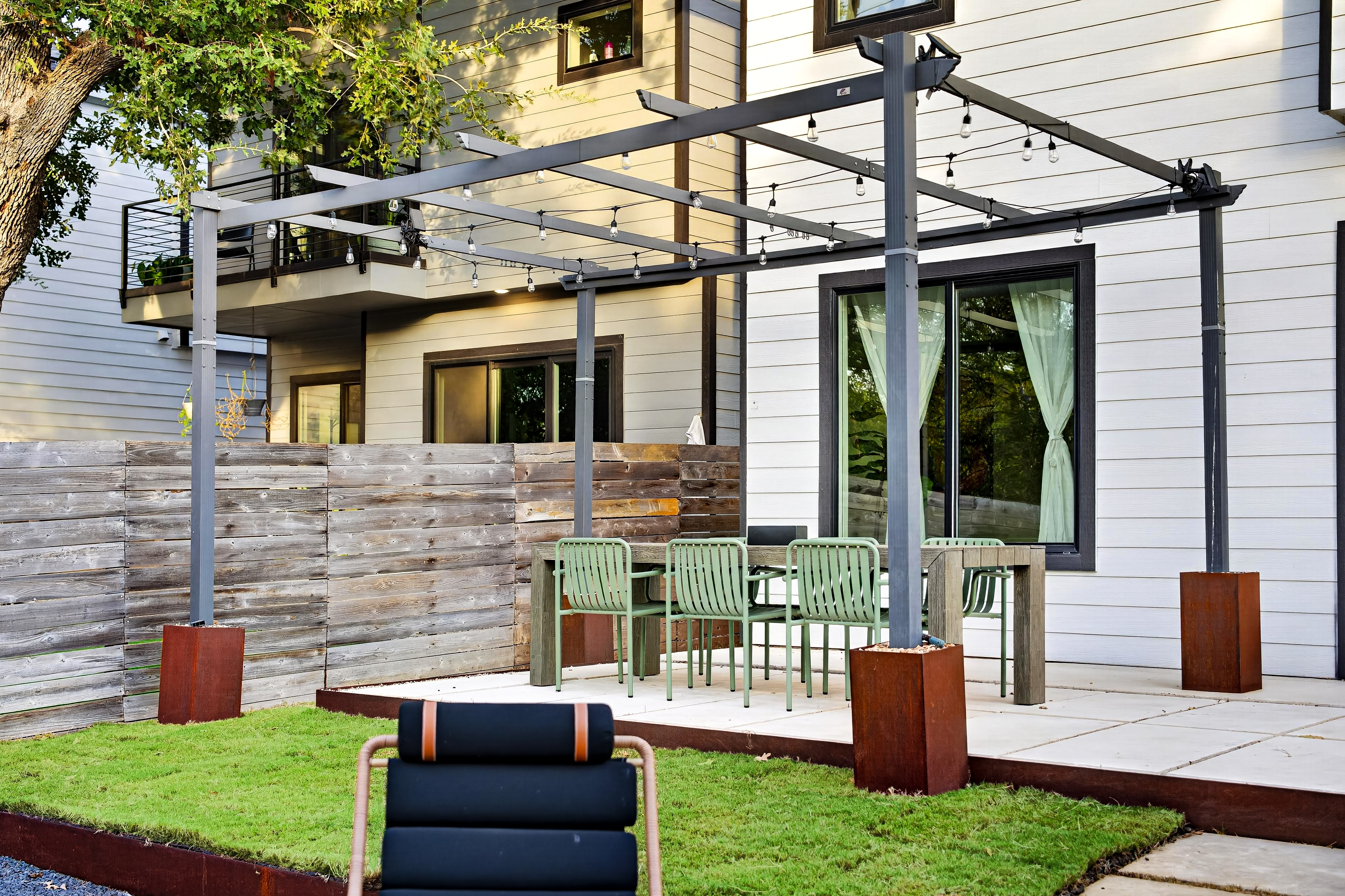  Modern Home with an Entertainer’s Backyard - 物件實景