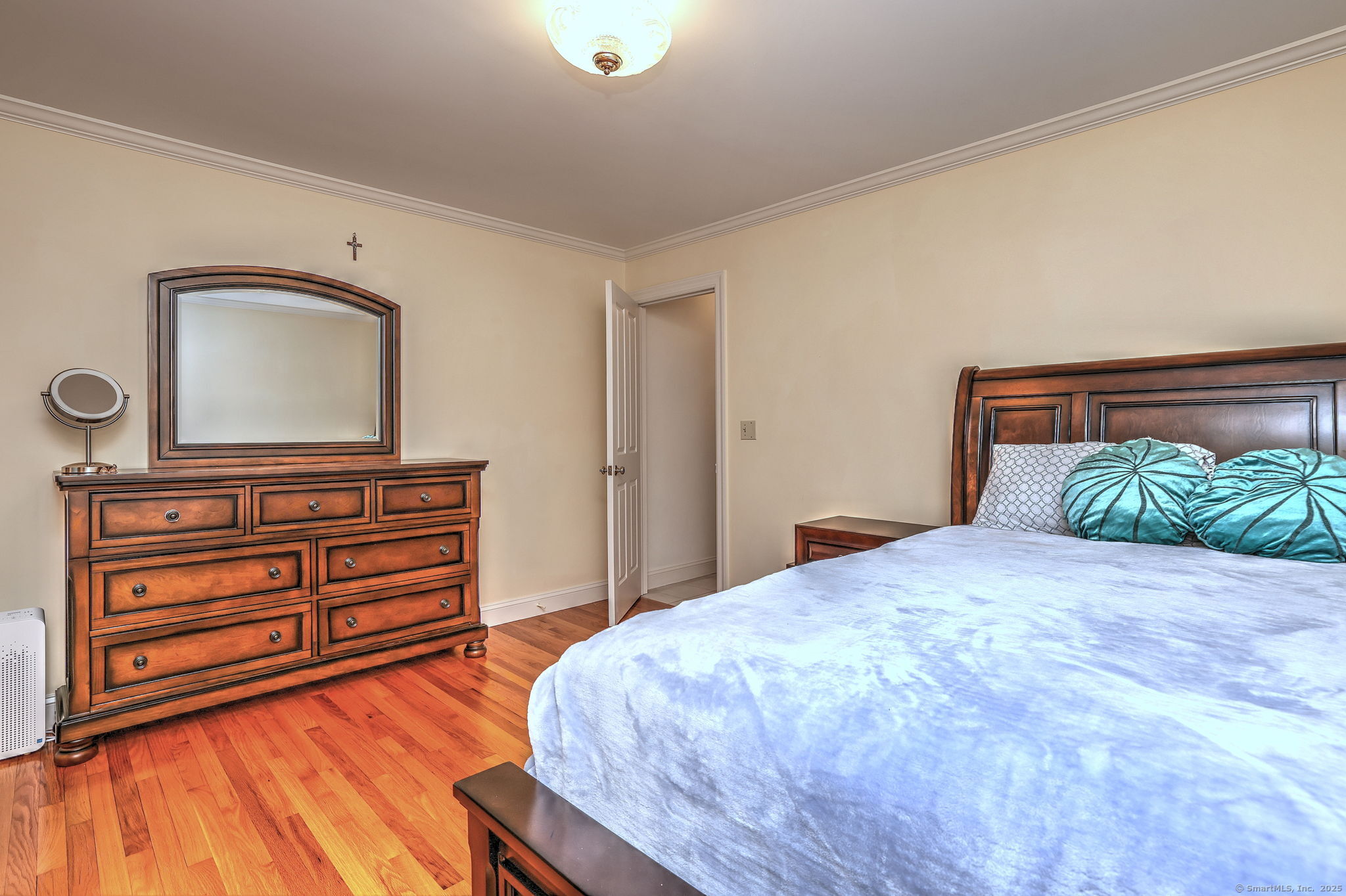 Orange, Connecticut, 06477, United States, 4 Bedrooms Bedrooms, ,4 BathroomsBathrooms,Residential,For Sale,1987664