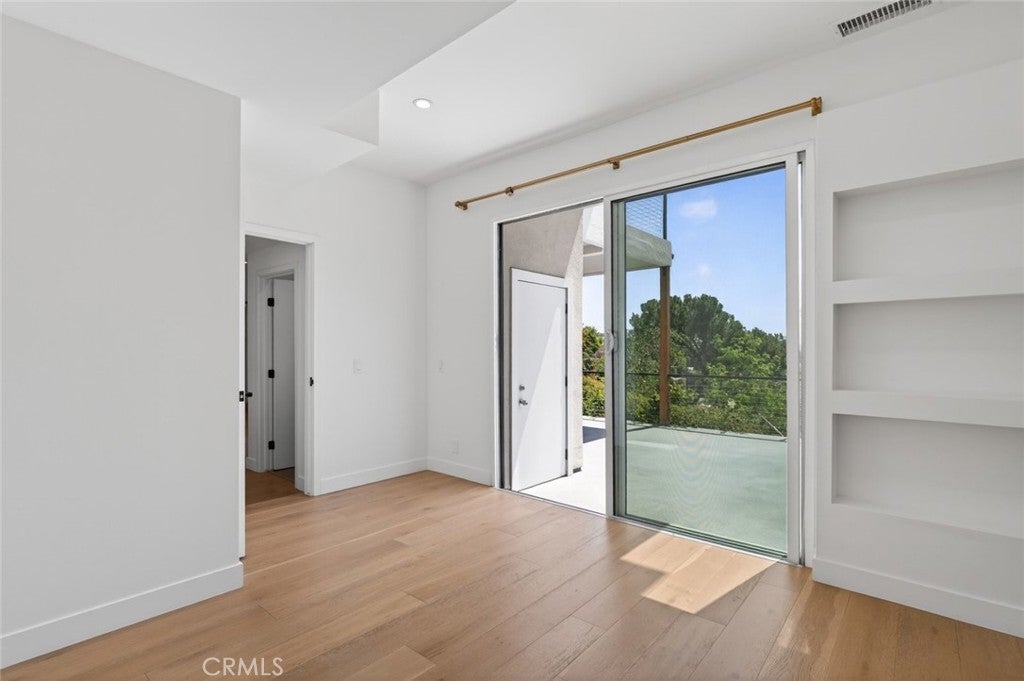 Los Angeles, California, 90026, United States, 3 Bedrooms Bedrooms, ,3 BathroomsBathrooms,Residential,For Sale,2040184