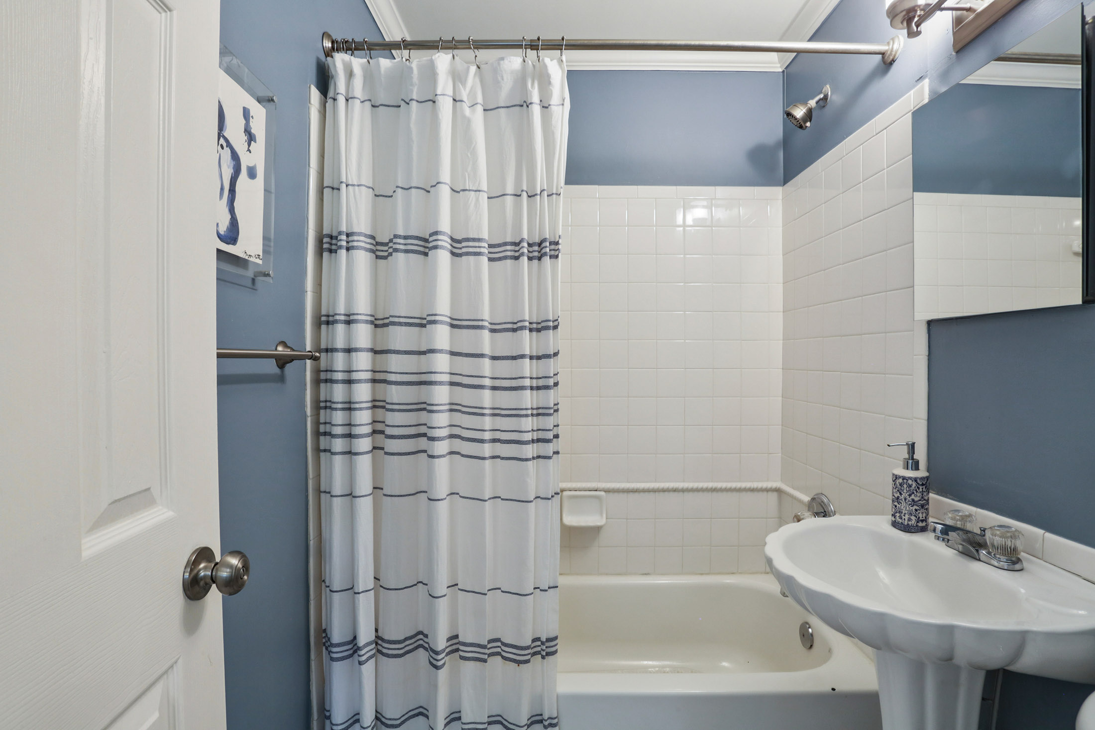  Charming Four Bedroom Home in Desirable Ashford Park - 物件實景