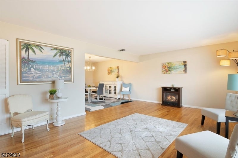 Fairfield Twp., New Jersey, 07004, United States, 3 Bedrooms Bedrooms, ,3 BathroomsBathrooms,Residential,For Sale,1923518