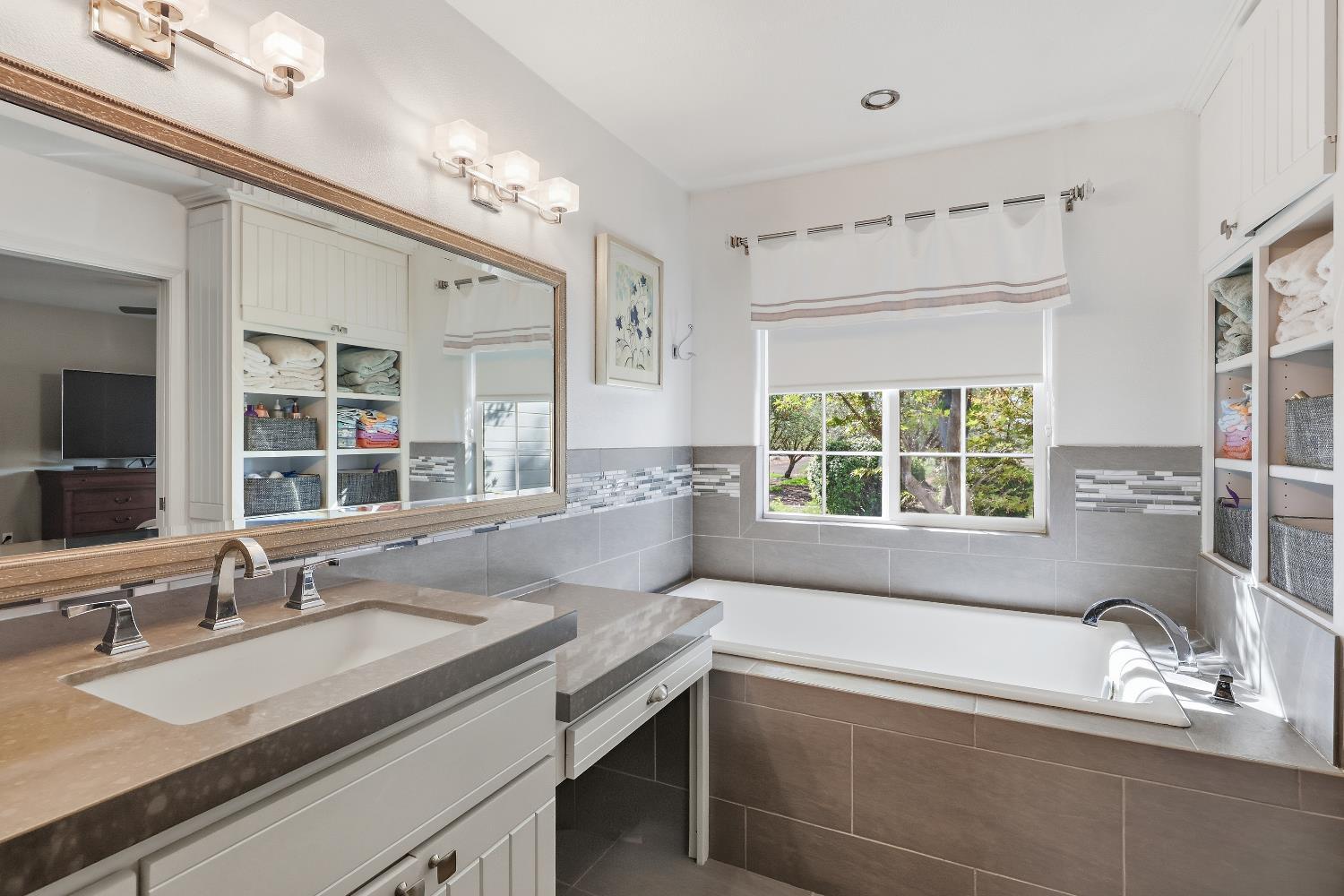 Le Grand, California, 95333, United States, 4 Bedrooms Bedrooms, ,3 BathroomsBathrooms,Residential,For Sale,1977955