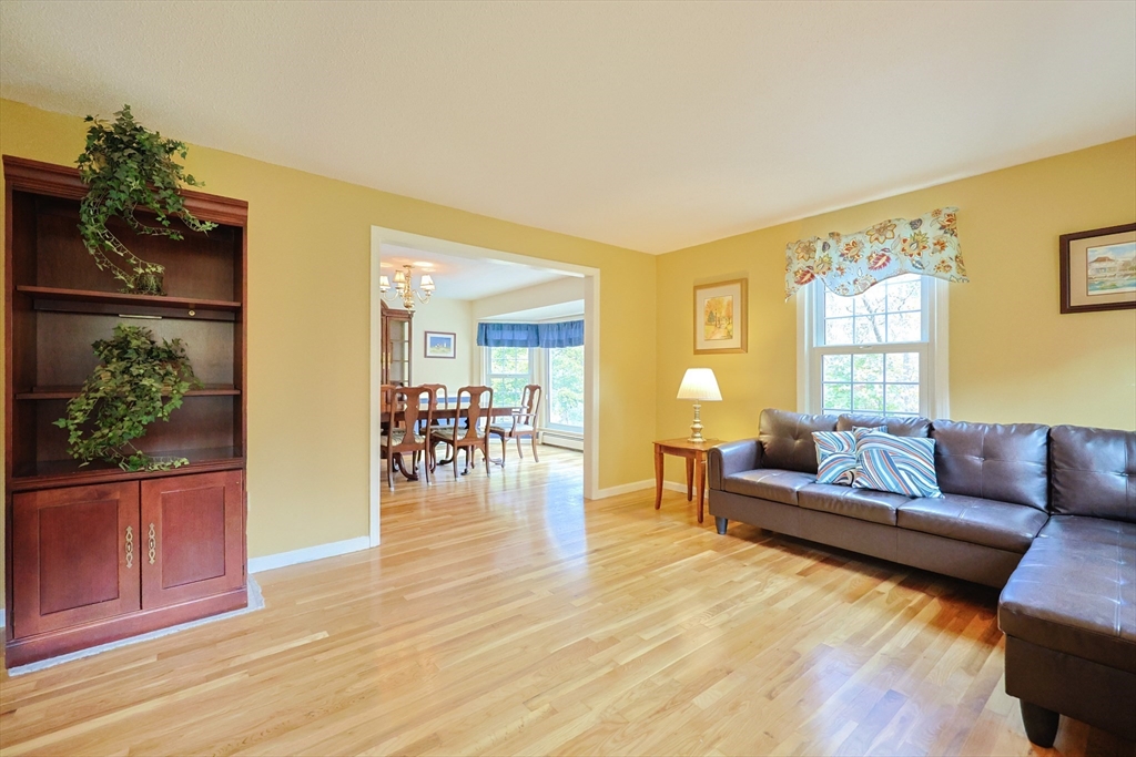 Medway, Massachusetts, 02053, United States, 4 Bedrooms Bedrooms, ,3 BathroomsBathrooms,Residential,For Sale,1991004